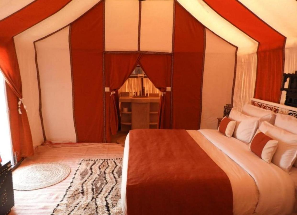 Desert Paradise Luxury Camp Merzouga Bagian luar foto